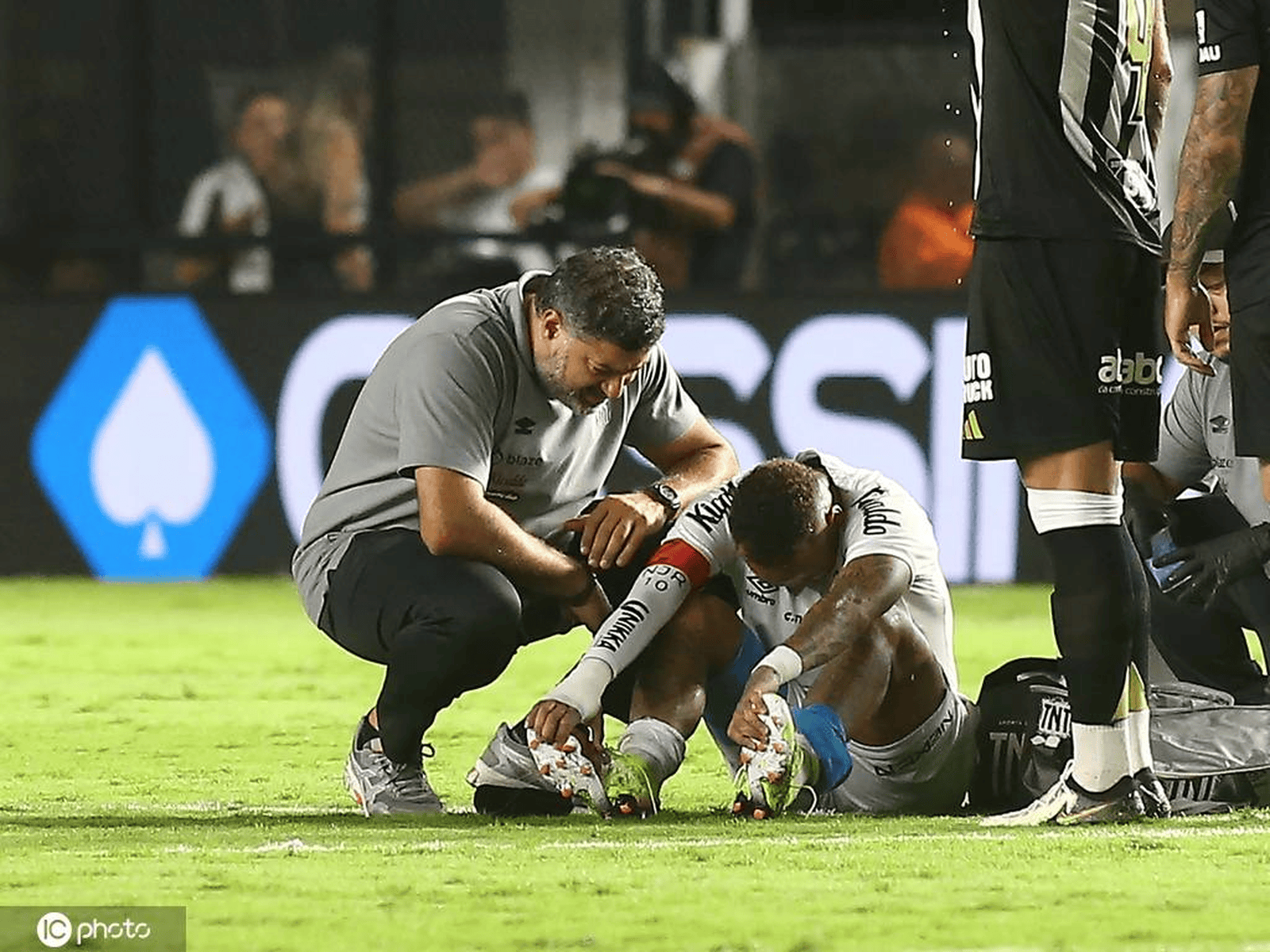 包含内马尔回归赛场，挺进下一轮首场状态亮眼，G2观众沸腾！的词条