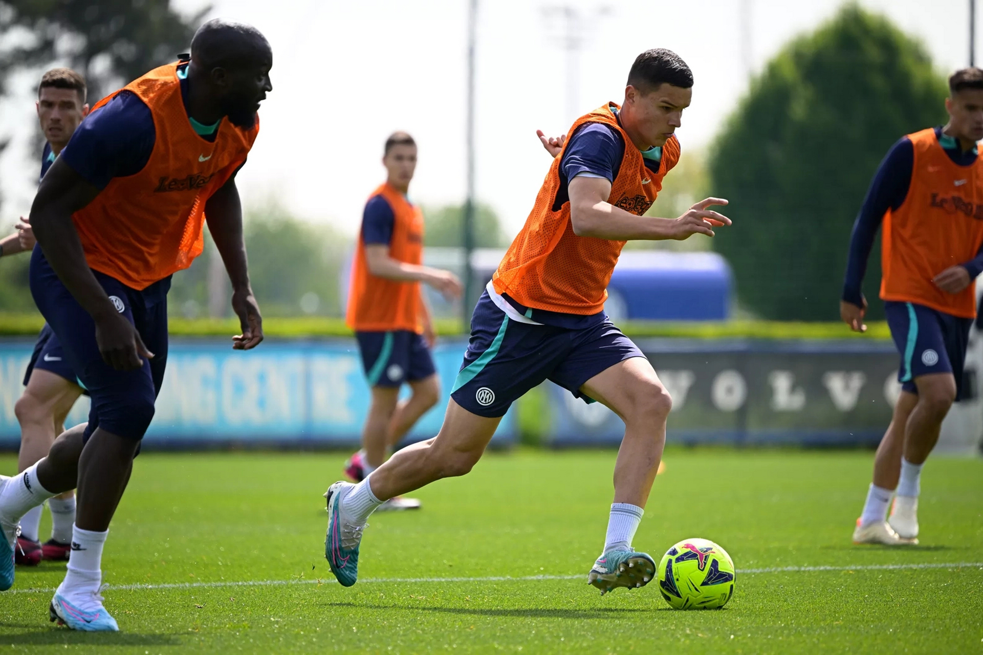 包含意大利杯赛程吃紧，拉齐奥今晚单刀错失，赛场秩序良好，球探报告显示潜力的词条九游游戏中心官网