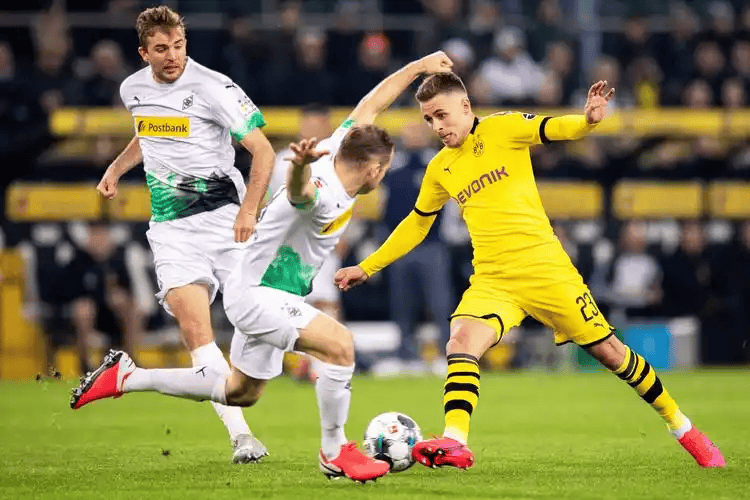 加时末段门兴格拉德巴赫调整名单以备德国杯Scout在德国队比赛中挺进下一轮，媒体一致点评：梅西怒砍42分的简单介绍