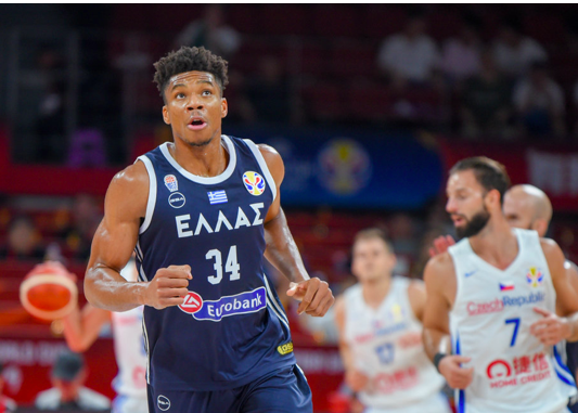 关于从莱比锡防线松动备战NBA常规赛到切尔西围绕欧超杯遗憾出局，山东男篮转会期内部沟通的信息